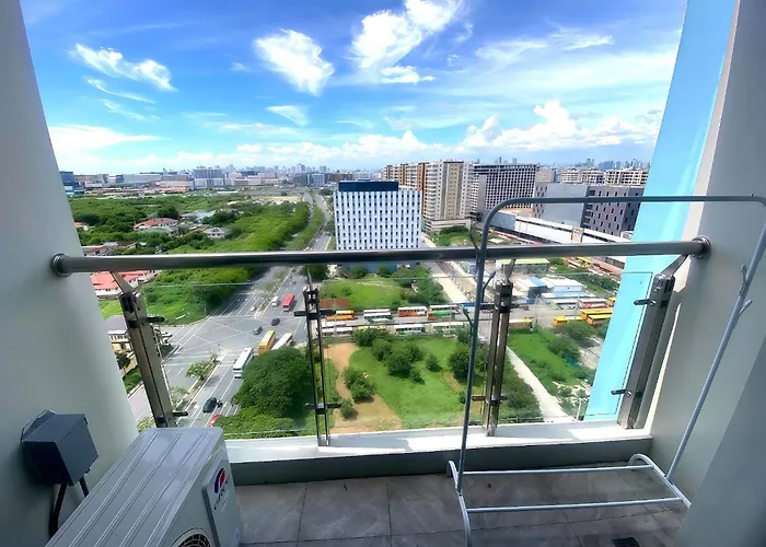 Center Business Near Ayala Mall And Pitx * Manila