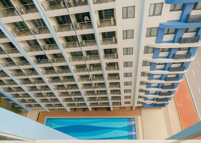 Center Business Near Ayala Mall And Pitx Apartment