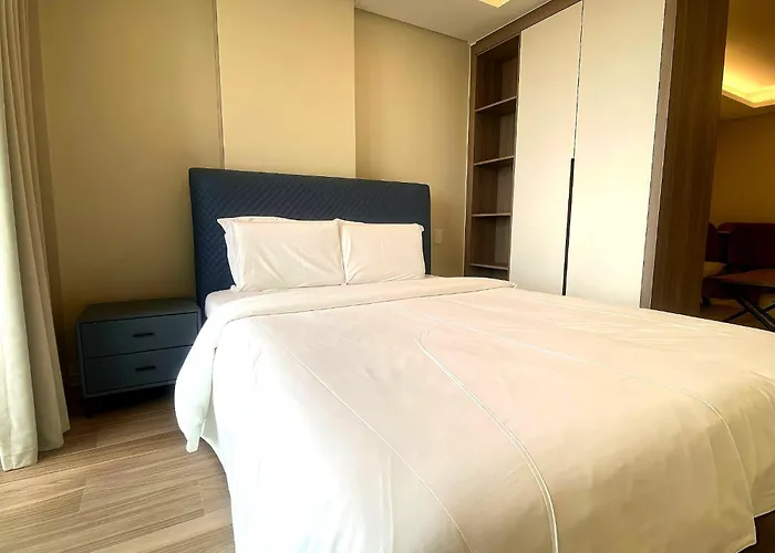 Center Business Near Ayala Mall And Pitx Apartment